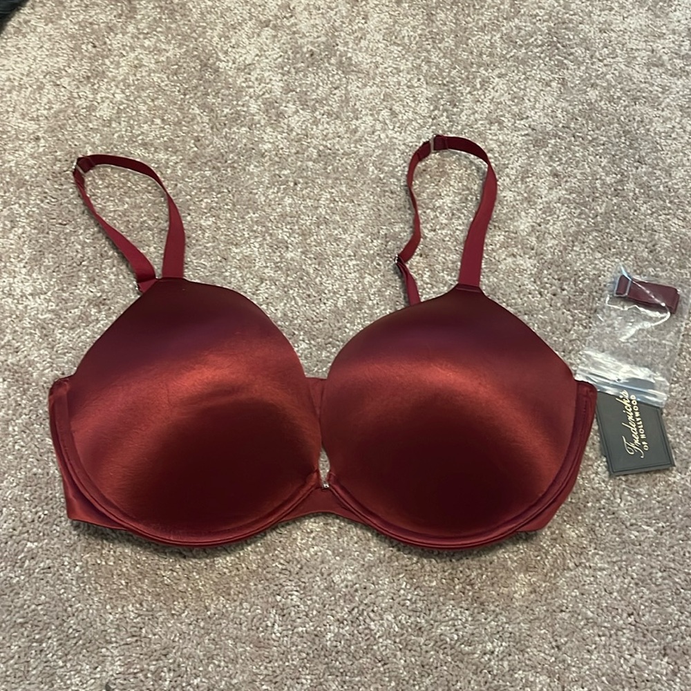 Frederick’s of Hollywood convertible push up bra